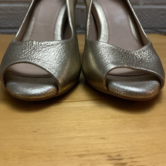 Nurture by Lamaze "Virtue" Gold Genuine leather open toe heels pumps Size 7M EUC - Picture 2 of 10